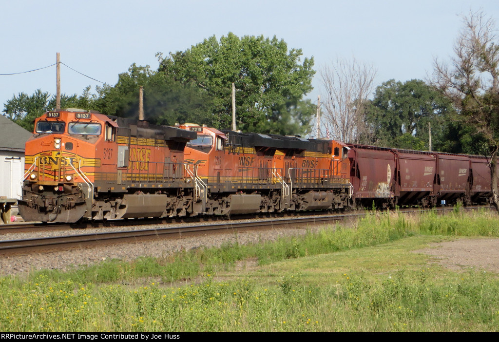 BNSF 5137 East